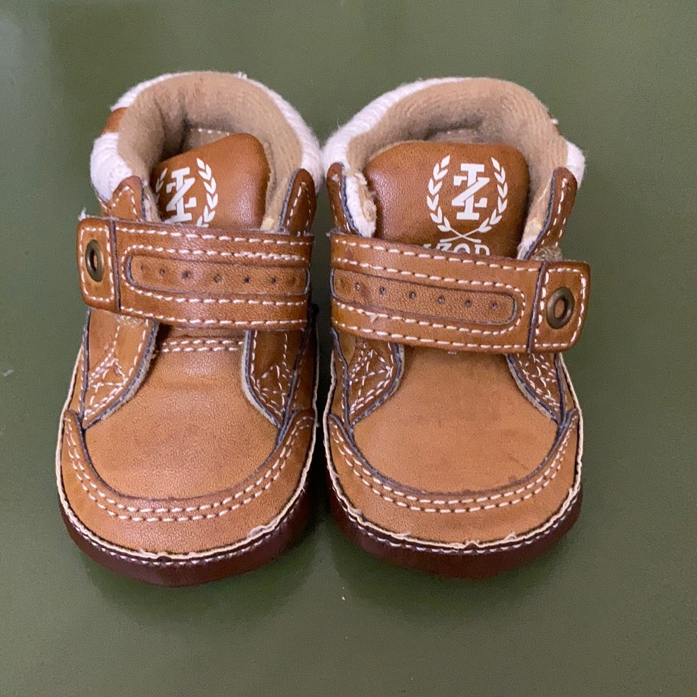 Izod baby shoe